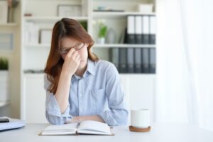 Tired employees make worse decisions due to fatigue and workplace stress